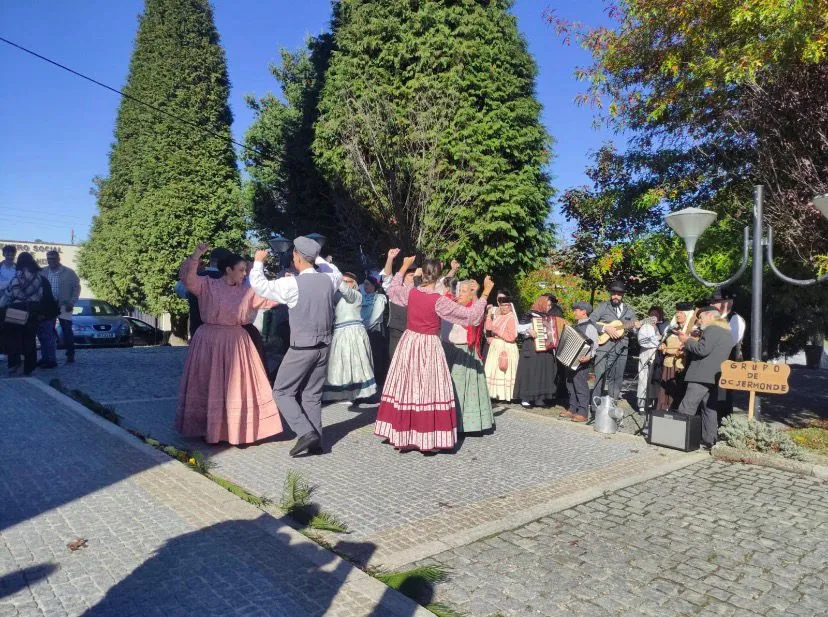 Grupo de Dançares e Cantares · Actuação Igreja de Sermonde